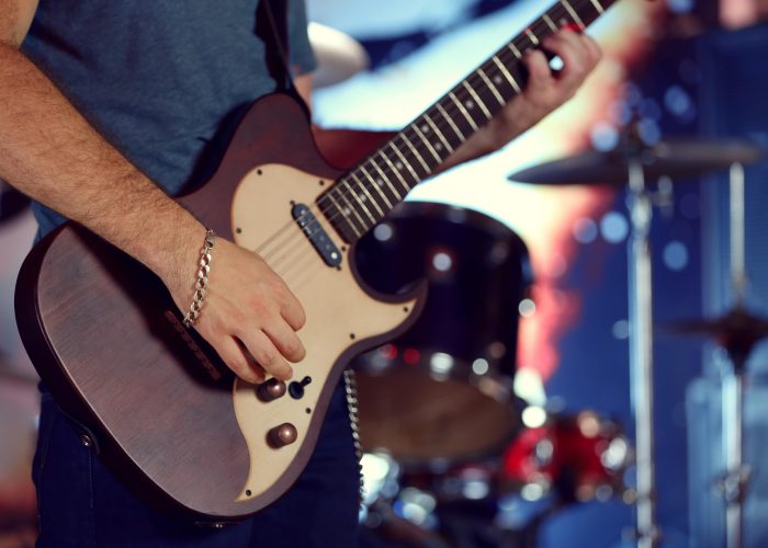 Apprendre a jouer de la guitare électrique facilement à dinan